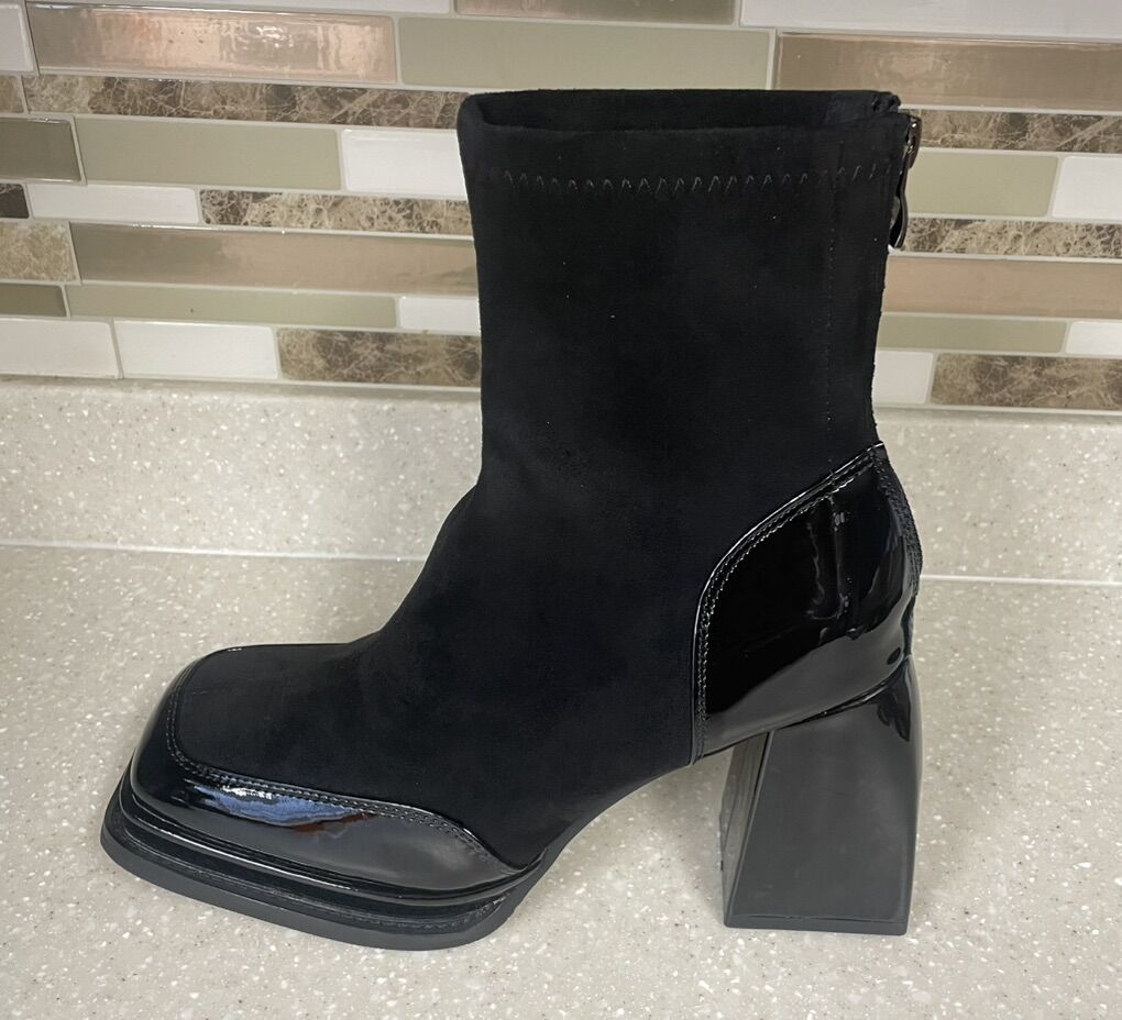 DAISIQ Block Heel Ankle Boots (7.5)