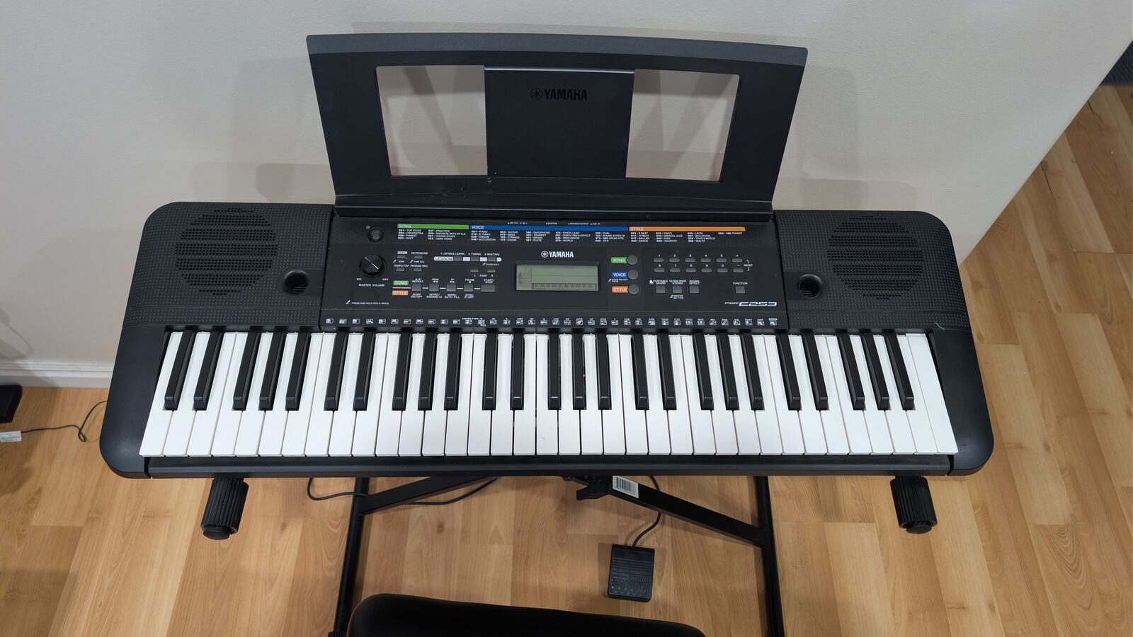 Yamaha PSR-E253 61 Key Keyboard