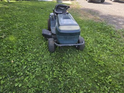 Craftsman LT1000 42" Riding Lawn Mower - Runs