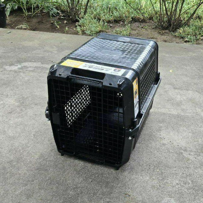 28" Every Yay Plastic Dog Kennel Pet Cage Crate Travel Black