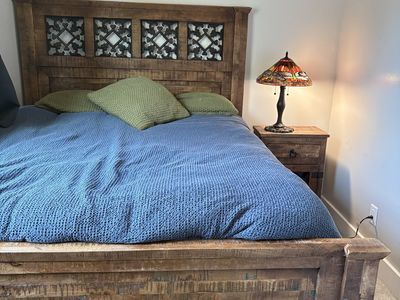 Solid wood Queen Bedroom Furniture Set