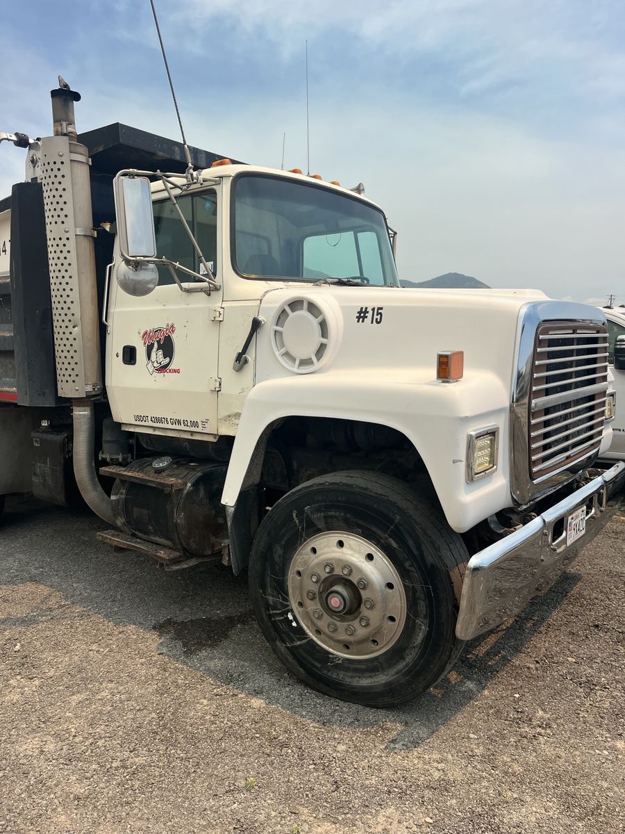 1995 Ford L9000 Dump Truck - 14 Ton Capacity, Runs Great, Ready for Work