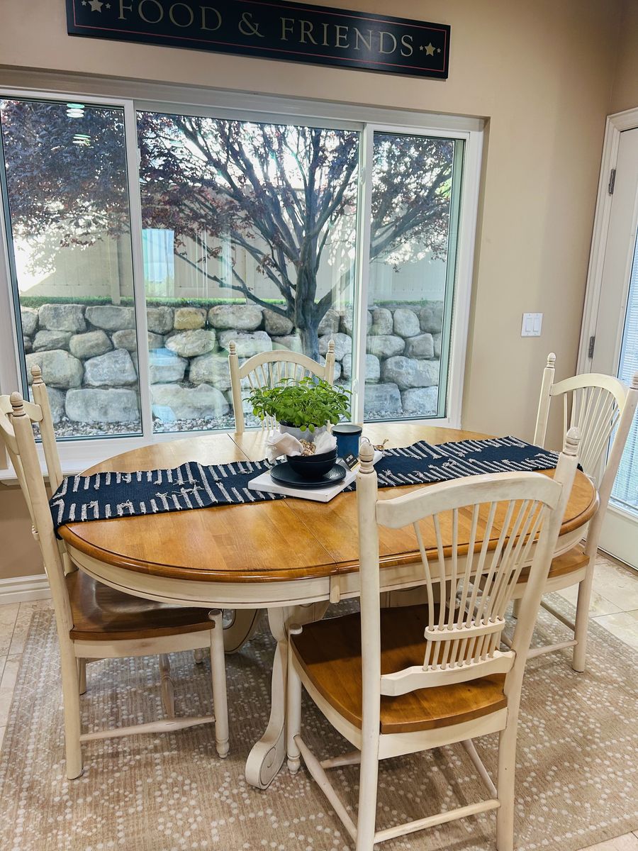 DIning Table And 4 Chairs