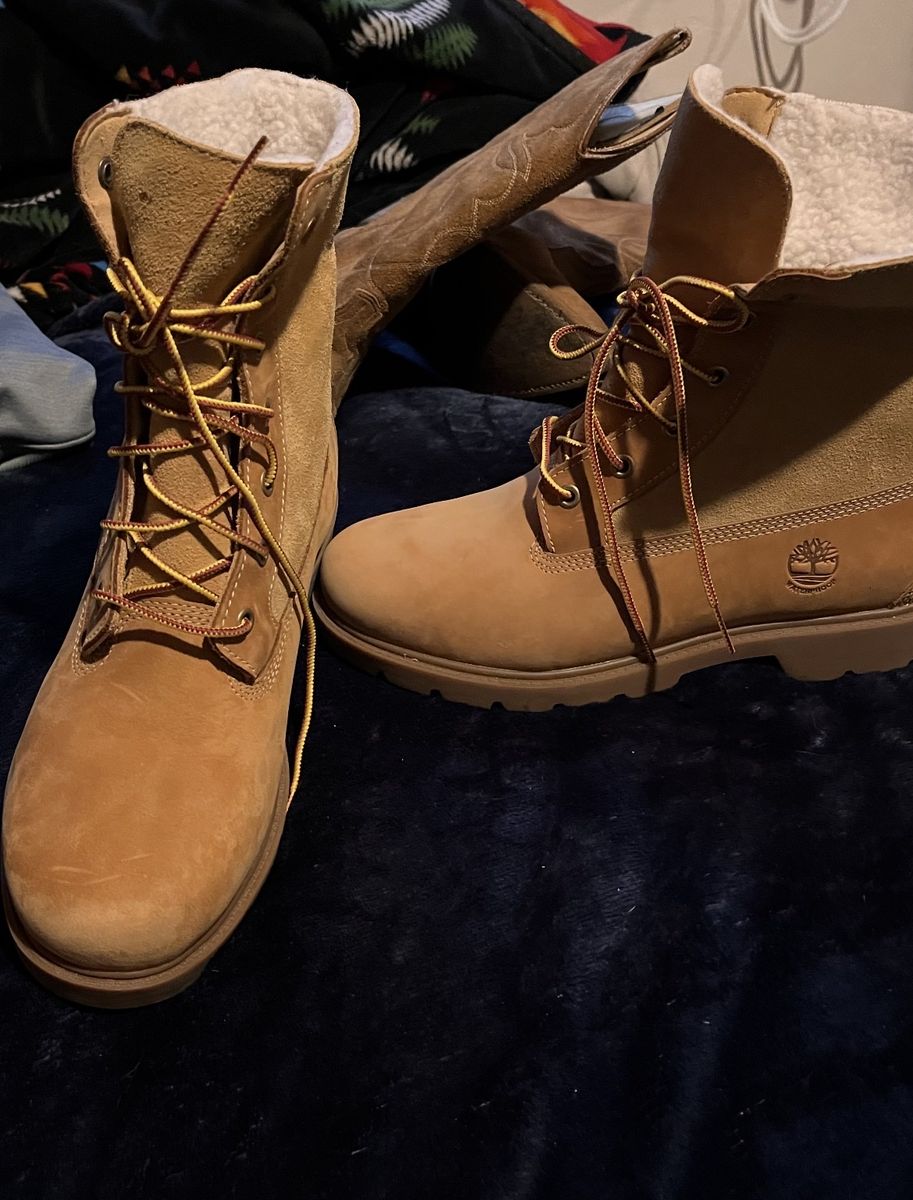 Timberland Women's Wheat Nubuck Roll-Top Boots with Sherpa Lining - Size 9.5
