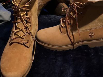 Timberland Women's Wheat Nubuck Roll-Top Boots with Sherpa Lining - Size 9.5