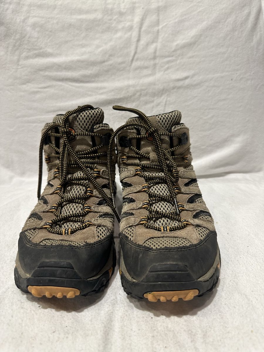Merrell men’s size 9.5 walnut mid hiking boots