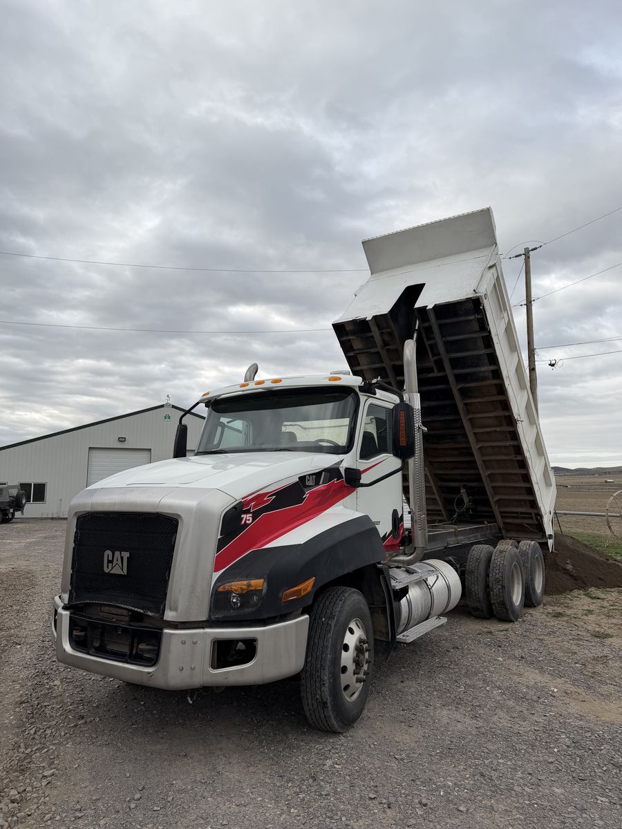 2015 CAT Dump Truck