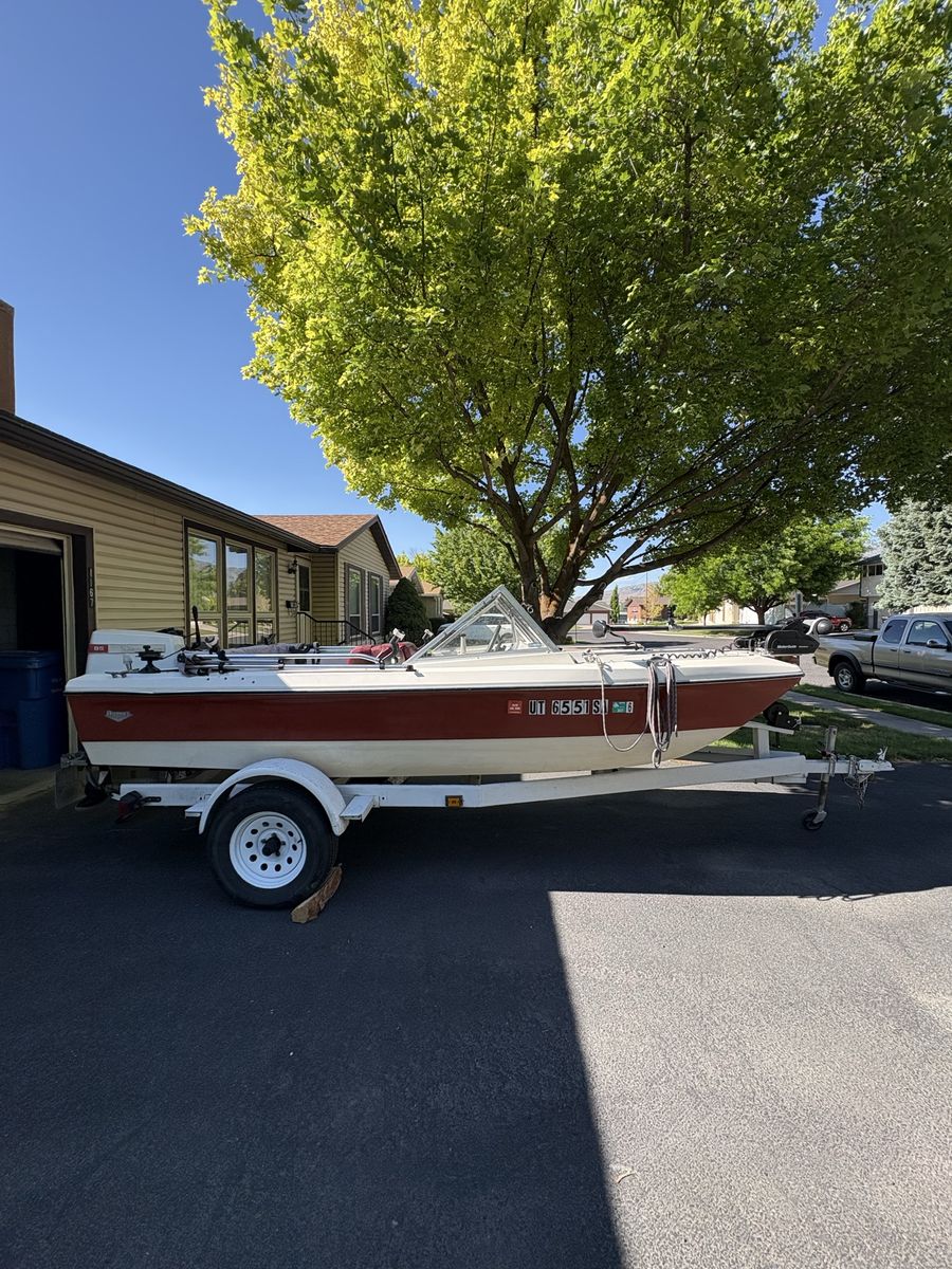 1977 Orrion 16ft Tri-hull Boat.  Water Ready.