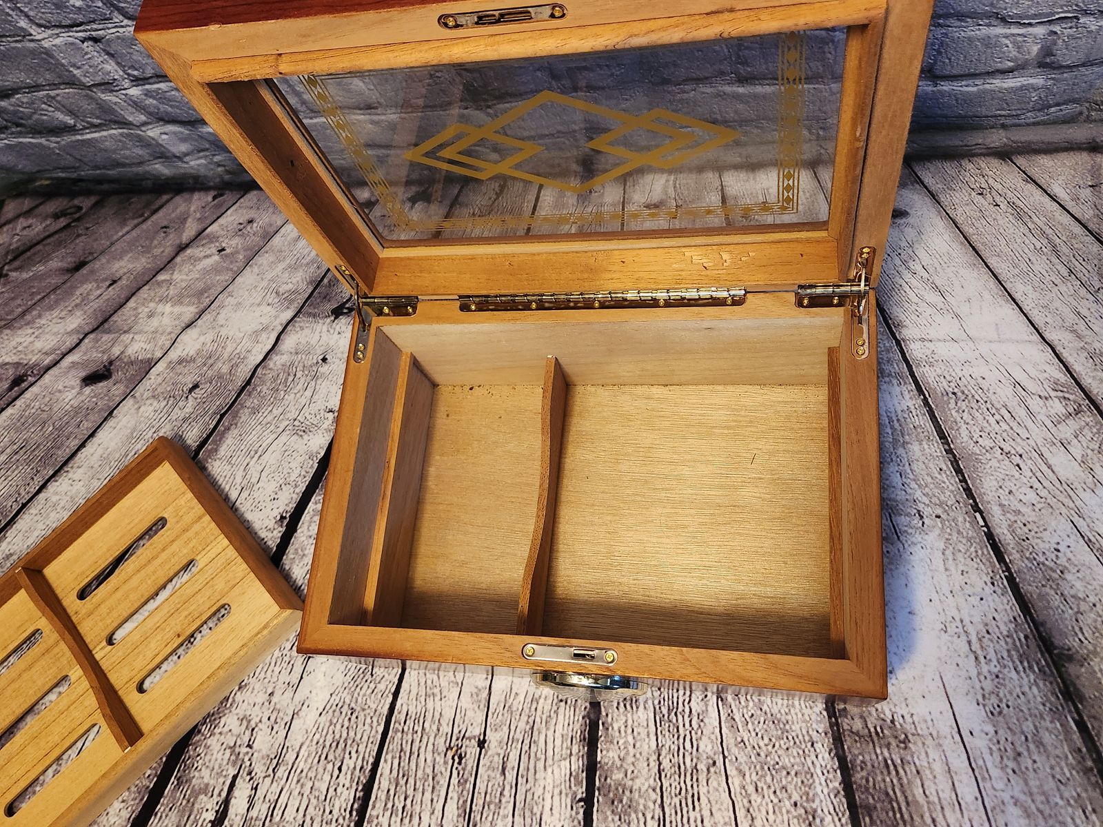 Main image 3
