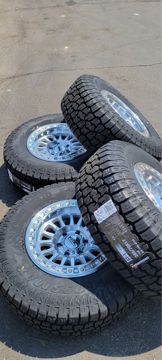 New KMC 552 6x139.7 (6x5.5) wheels & new Crossmax 285/70R17 tires.
