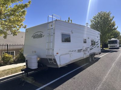 2006 attitude toy hauler Sleeps 8