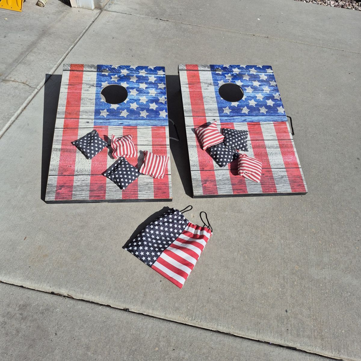 cornhole set