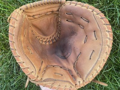 Nokona Softball Catchers Glove
