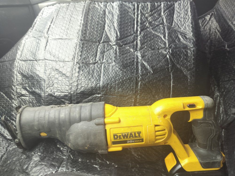 Dewalt DCS380 20V Max Cordless Variable Speed Reciprocating Saw