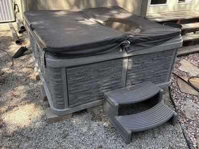 Strong Spas 74"x74" Hot Tub - Runs, No Leaks, Breaker Issue - Gray Stone Finish