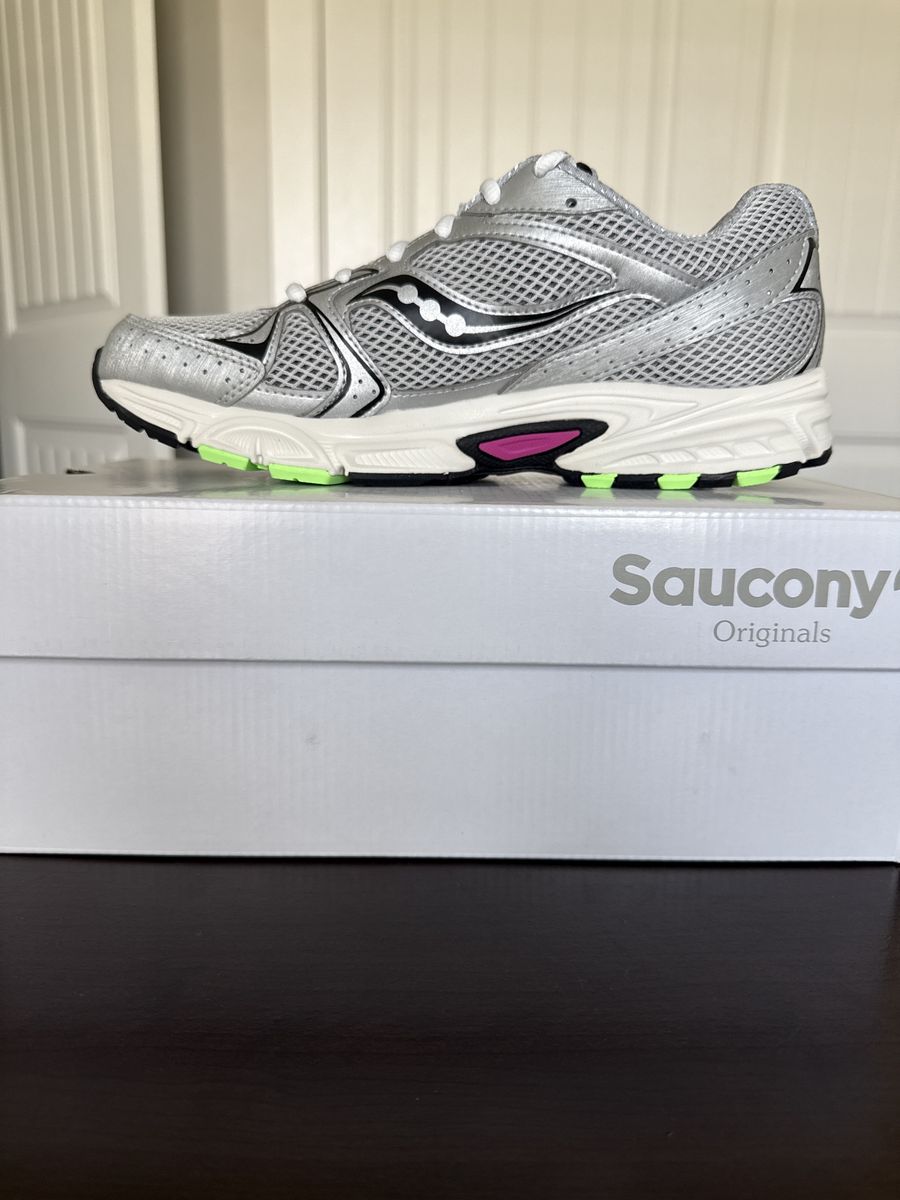 Women’s Saucony Shoe - Size 10