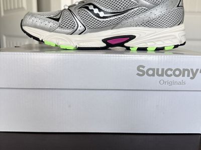 Women’s Saucony Shoe - Size 10