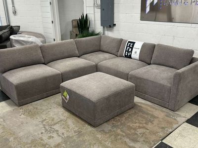 LIKE NEW!! COSTCO THOMASVILLE FALLON MODULAR 6-PIECE W/ OTTOMAN!!