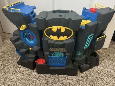 Fisher-Price Imaginext DC Super Friends Batman Batcave Playset