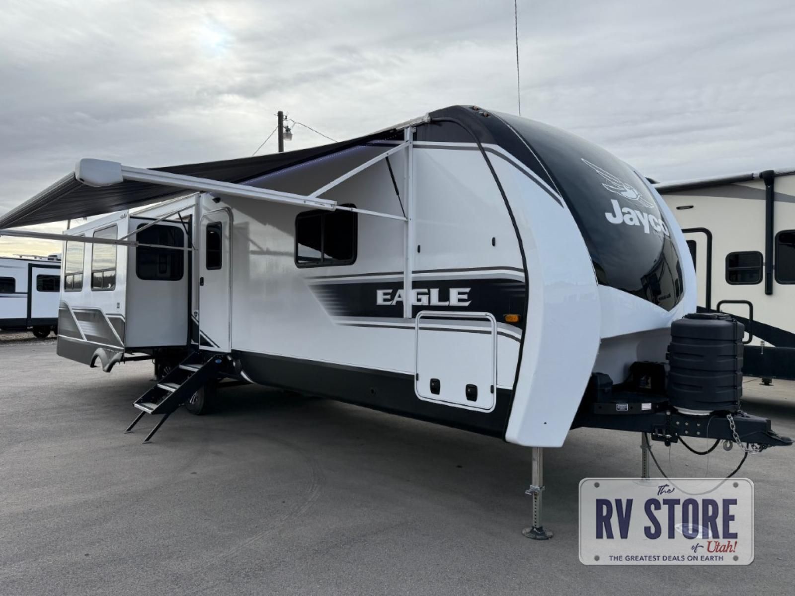 2024 Jayco Eagle 294CKBS Travel Trailer Front Bedroom|Kitchen Island|Rear Living Area