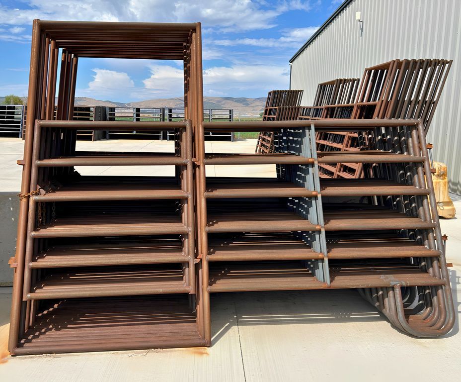 Walk-Thru Livestock Panel with Gate (18G) – Corral, Horse & Cattle Panels ($100 OFF)