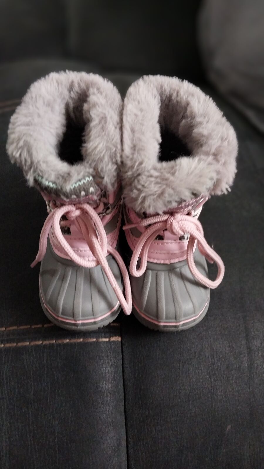 Snow boots size 5