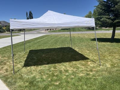 Folding canopy 10‘ x 10‘