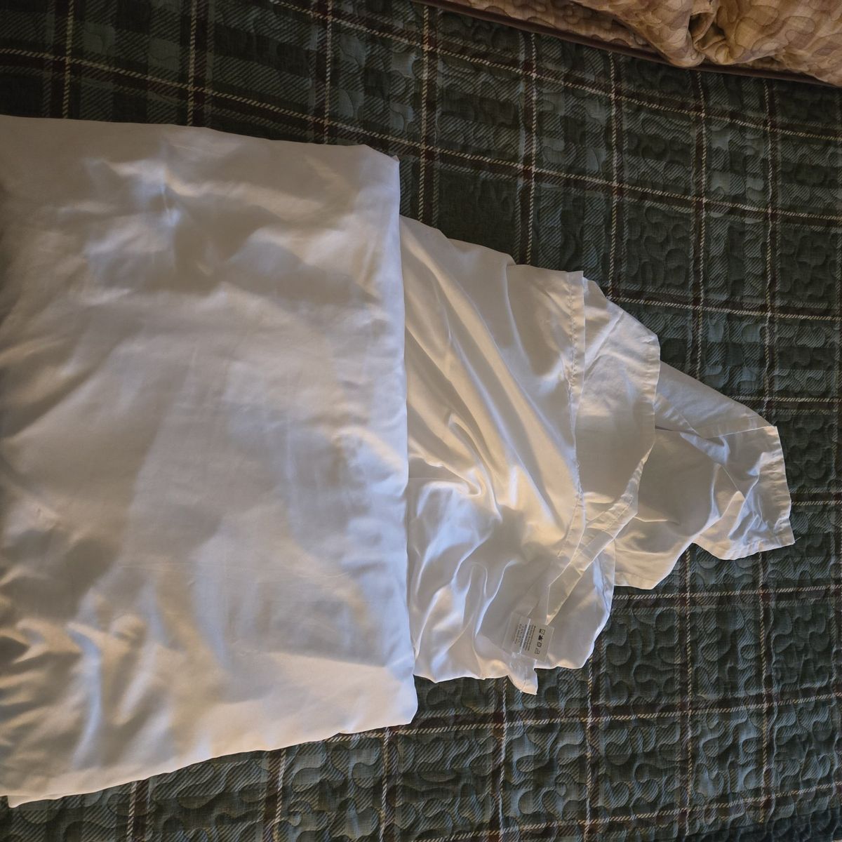 White Queen size bedskirt/dust ruffle