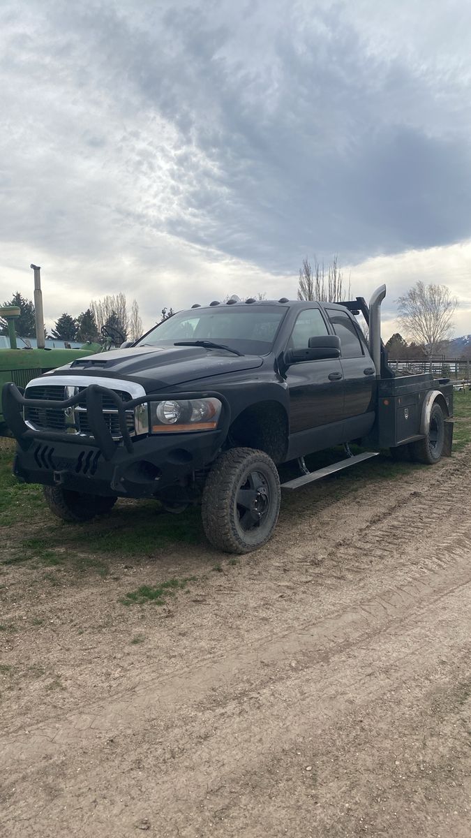 2005 Dodge Dually Cummins w' Flatbed