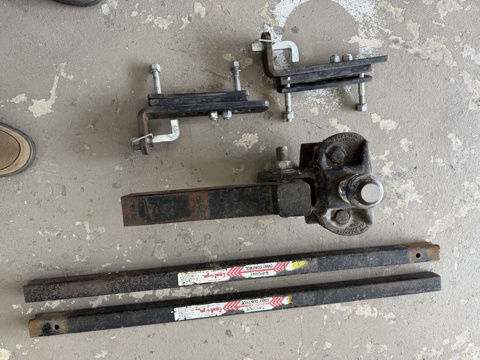 Equalizer Weight Distribution Hitch w/Sway Control