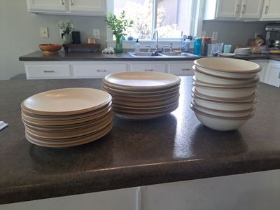 8 settings stoneware