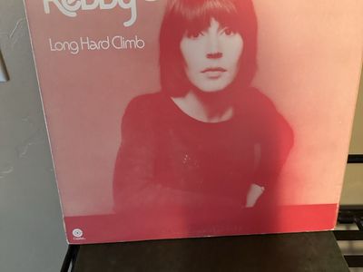 Helen Reddy - Long Hard Climb Vintage Vinyl LP Record (Capitol Records)