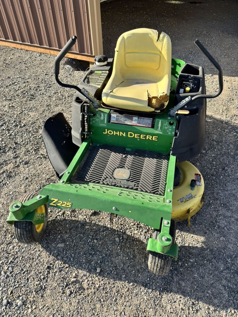 John Deere Z225 Lawnmower For Parts Or Repair