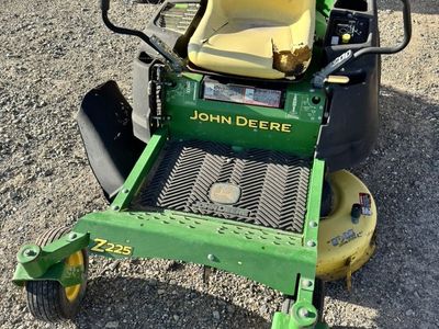 John Deere Z225 Lawnmower For Parts Or Repair