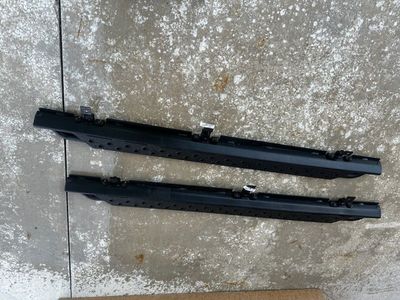 Factory Rock Rails Jeep Wrangler JKU 2017 mile Recon (Pair) New condition no scratches not used off road