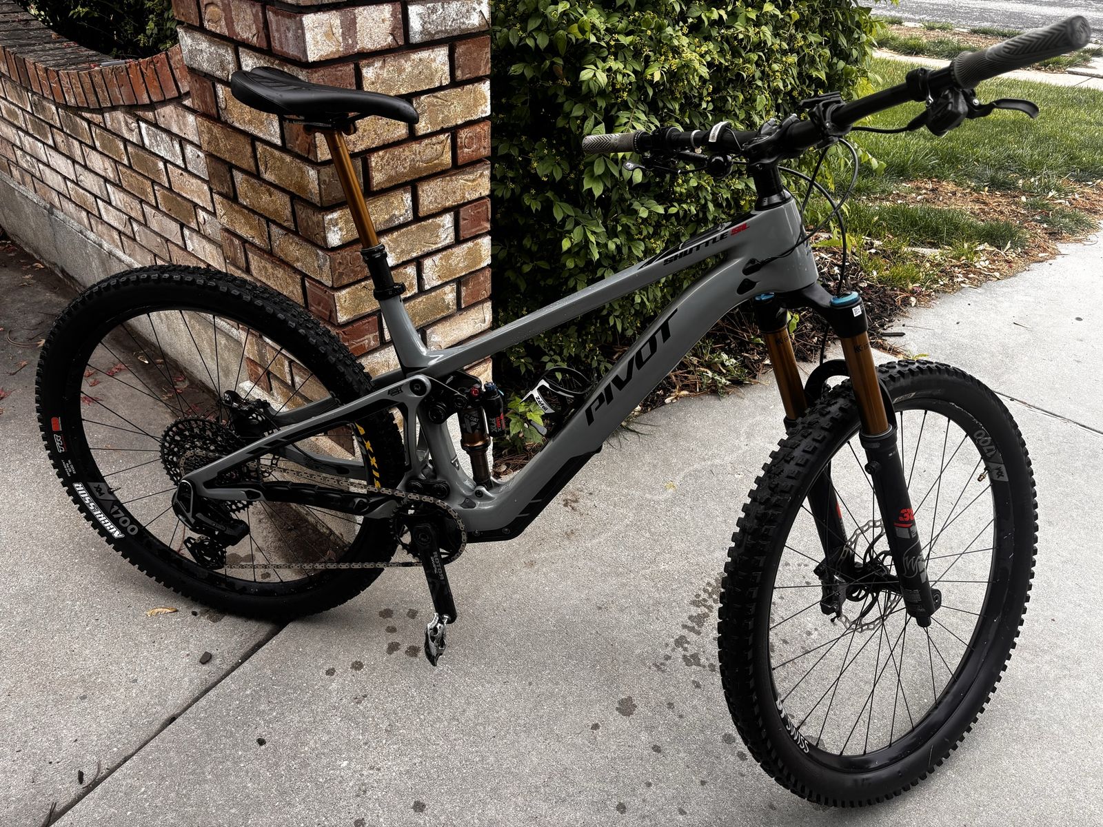 2023 Pivot Shuttle SL - Large