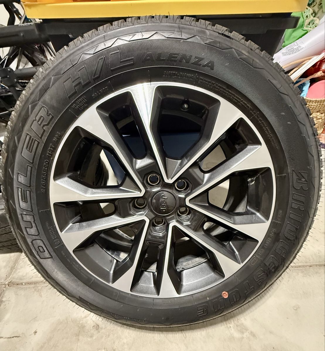 Jeep Grand Cherokee Overland 20” Wheels & Tires
