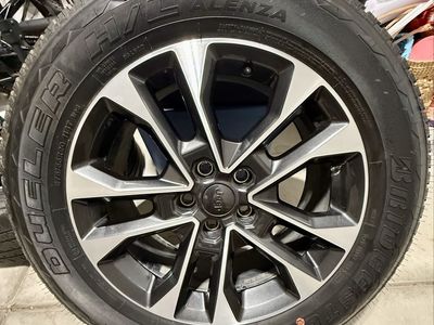 Jeep Grand Cherokee Overland 20” Wheels & Tires