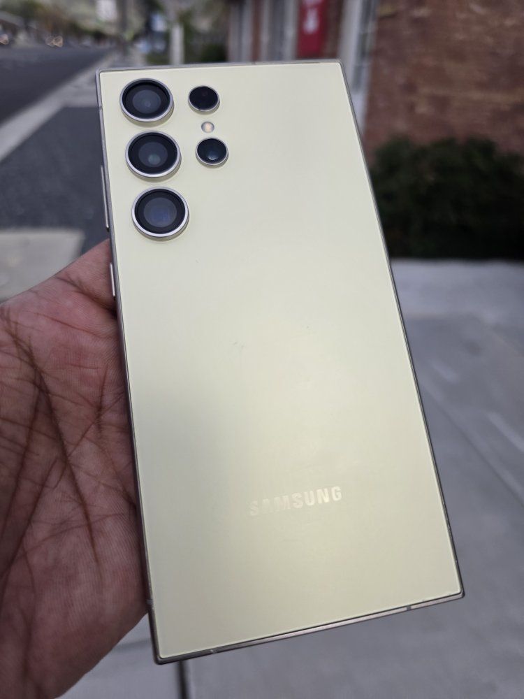 Samsung galaxy S24 Ultra 256 GB UNLOCKED