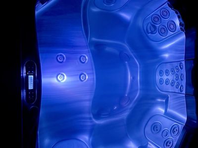 6 person Bullfrog Hot tub