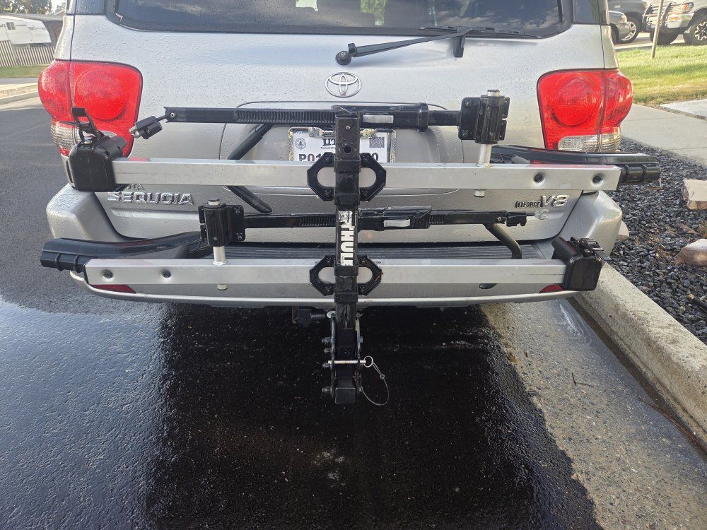 Thule T2 Classic 2-Bike Rack W/Bike & Hitch Locks