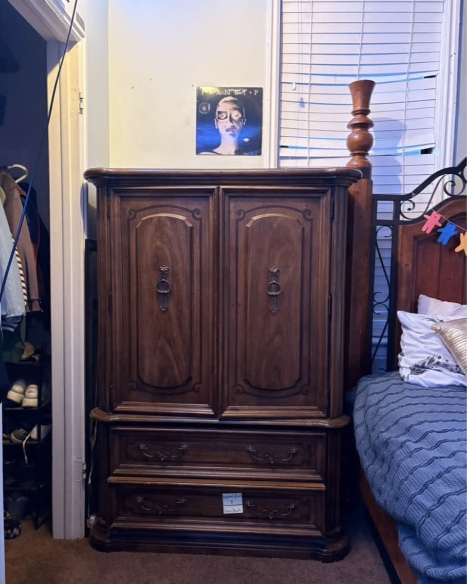 Wood dresser