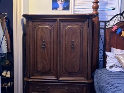Wood dresser