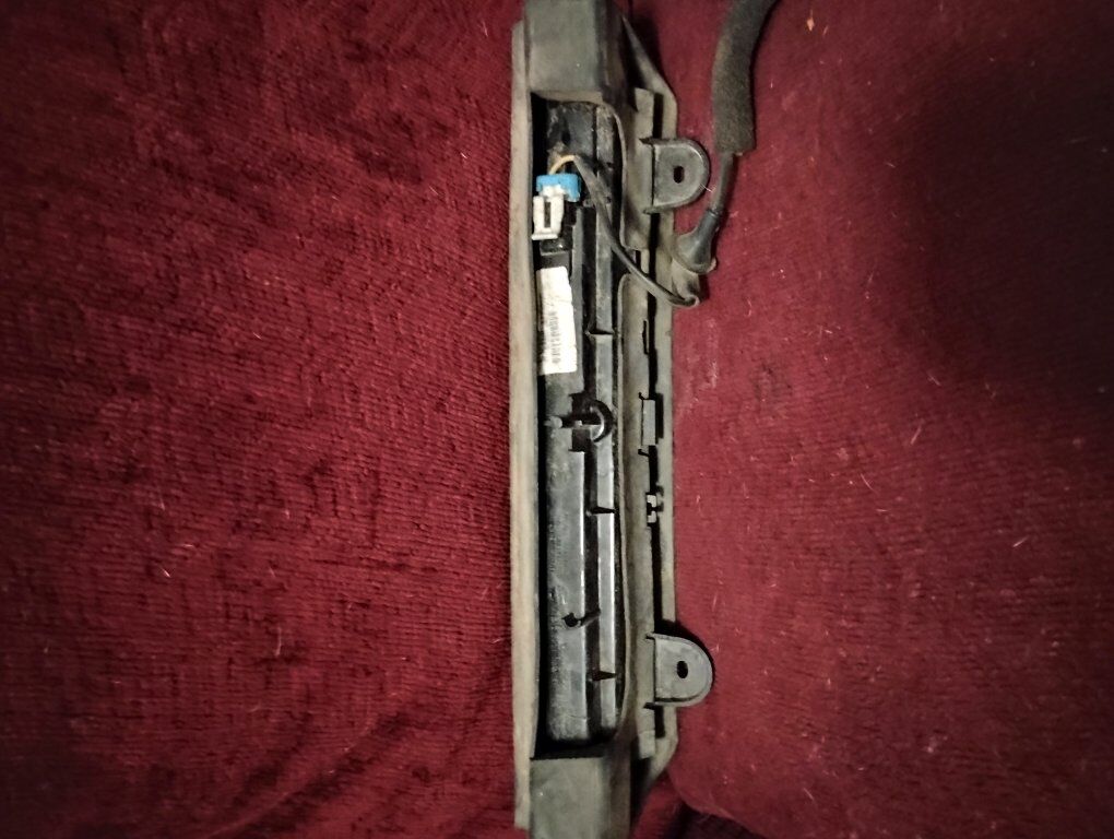 2000 through 2006 Tahoe/subur 3rd break light