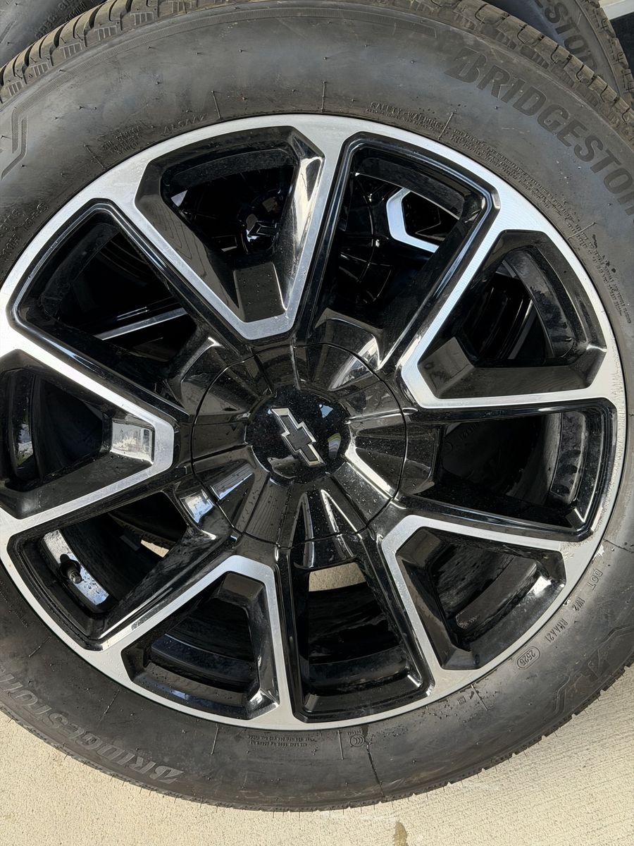 Like new 2025 Chevrolet Tahoe wheels and tires