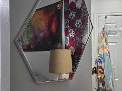 Geometric Hexagon Wall Mirror - Modern Decorative Accent Piece