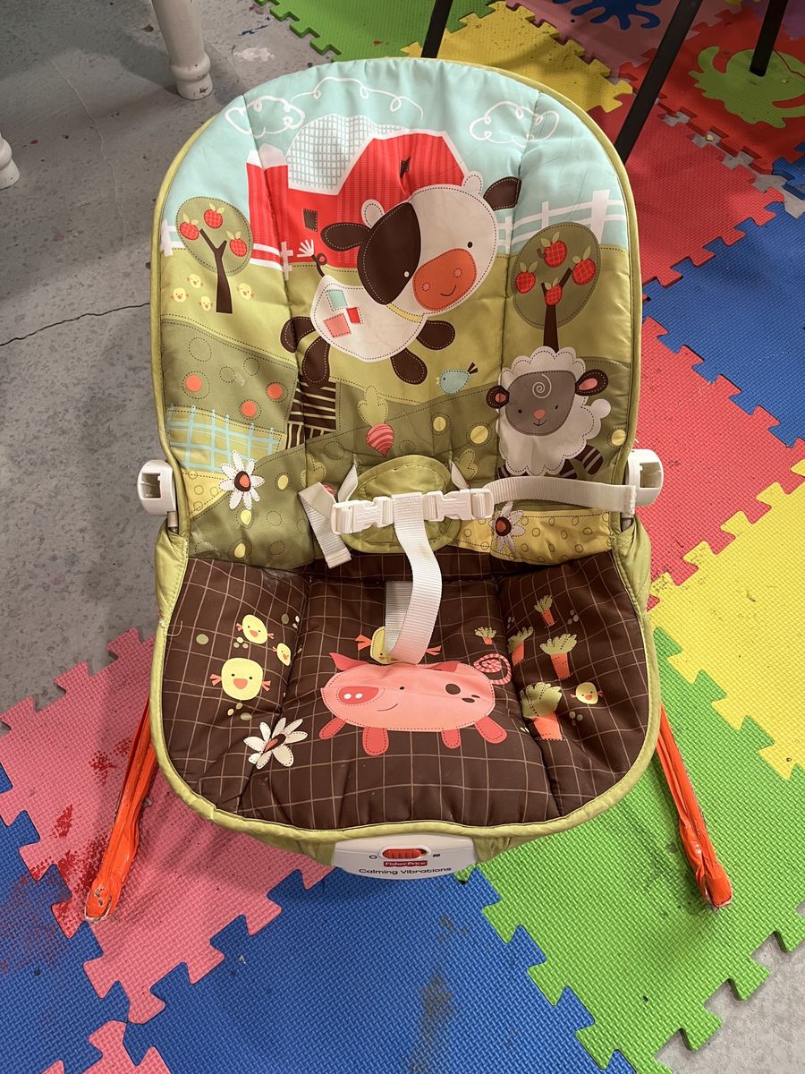 Fisher-Price Calming Vibrations Baby Bouncer Seat - Farm Animals Theme