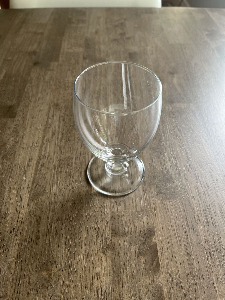 25 Arcoroc Clear Glass Stemmed Goblets/Wine Glasses with Orange sterwood industries inc. Storage Crate