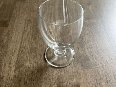25 Arcoroc Clear Glass Stemmed Goblets/Wine Glasses with Orange sterwood industries inc. Storage Crate