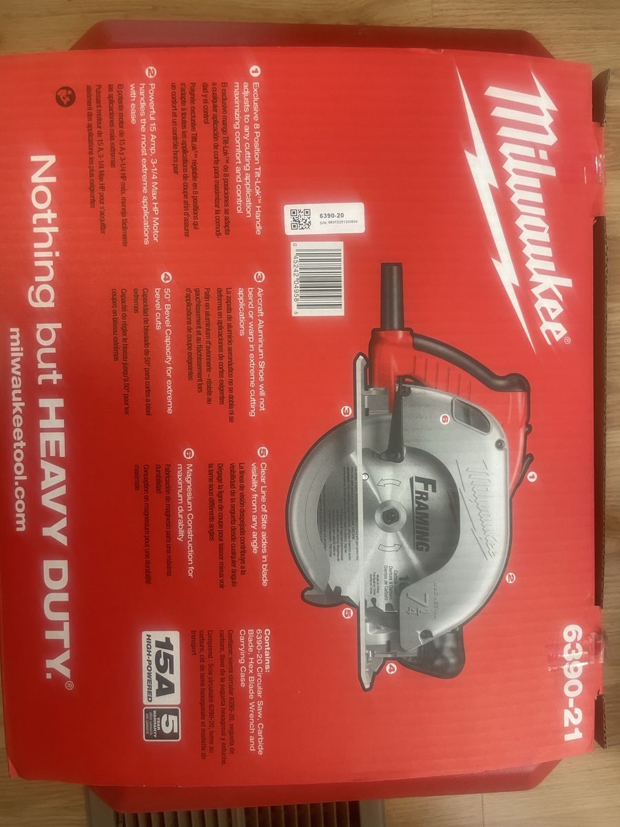 NEW Milwaukee Circular Saw 6390-21 w/ Case